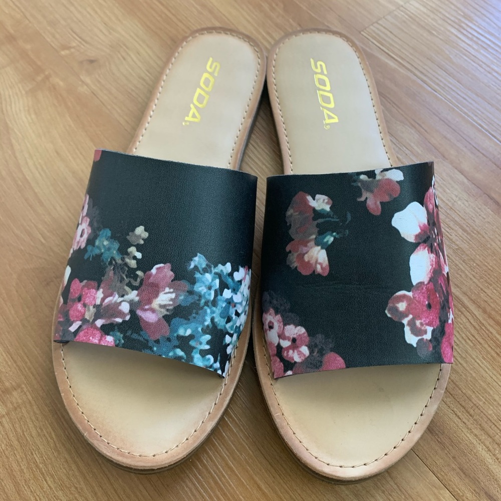 Shoes/sandals - Picture 2 of 3